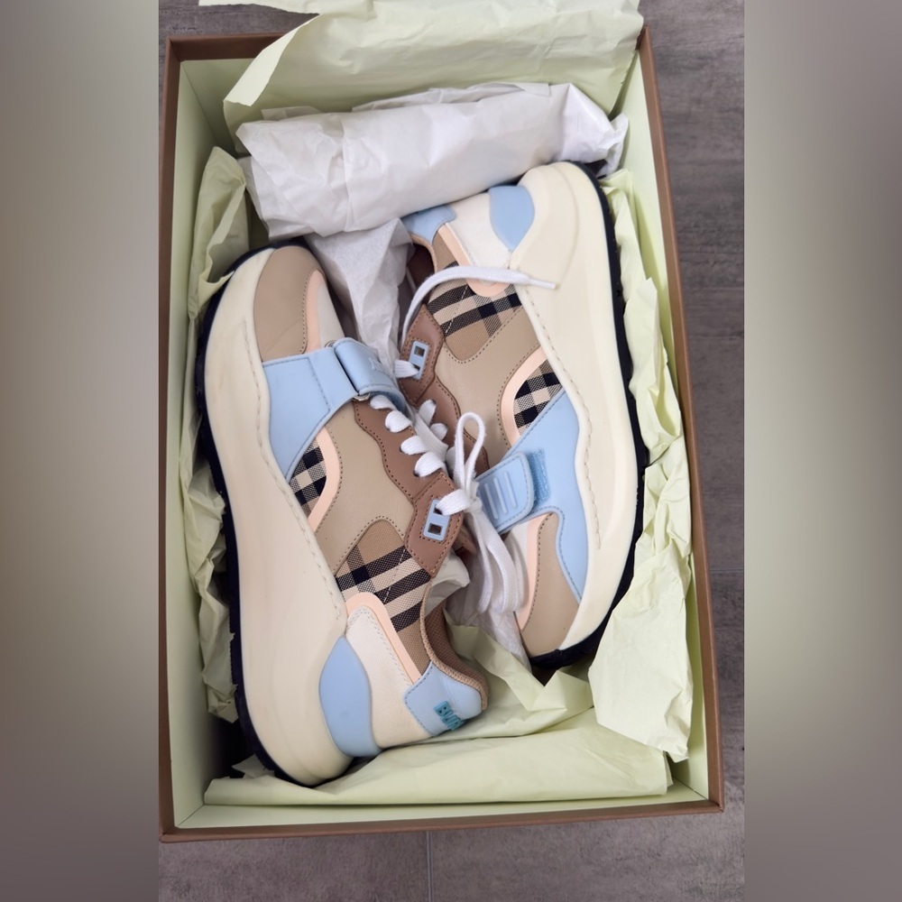 Burberry Women's Ramsey Story Low Top Sneakers Size 7 (37) - Picture 15 of 17